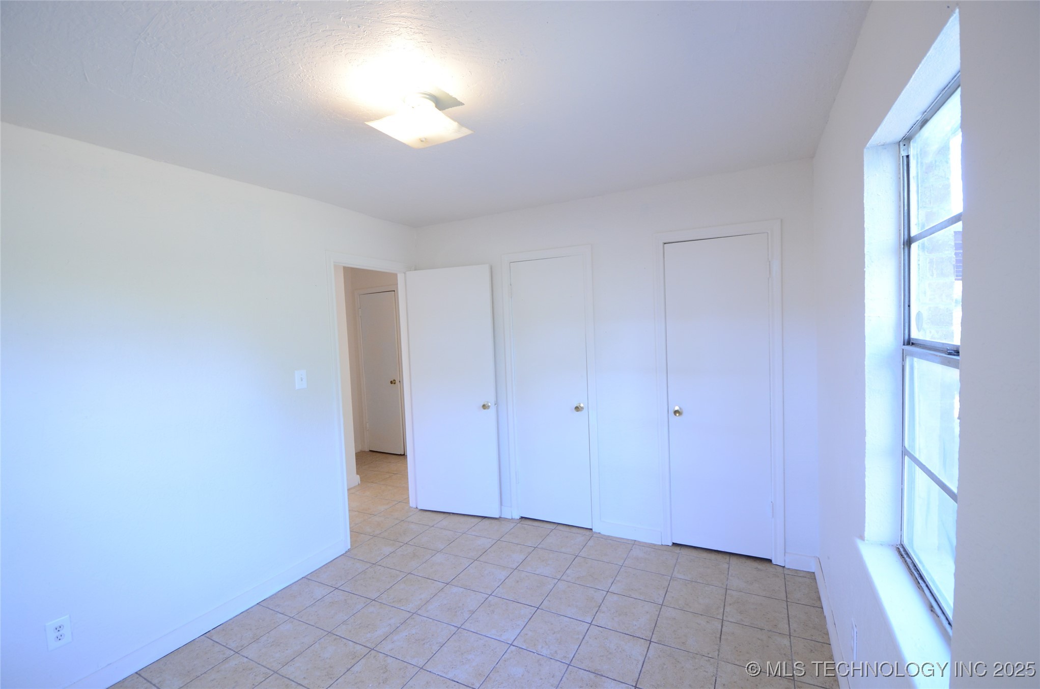 301 E Carlos Avenue Property Photo 8