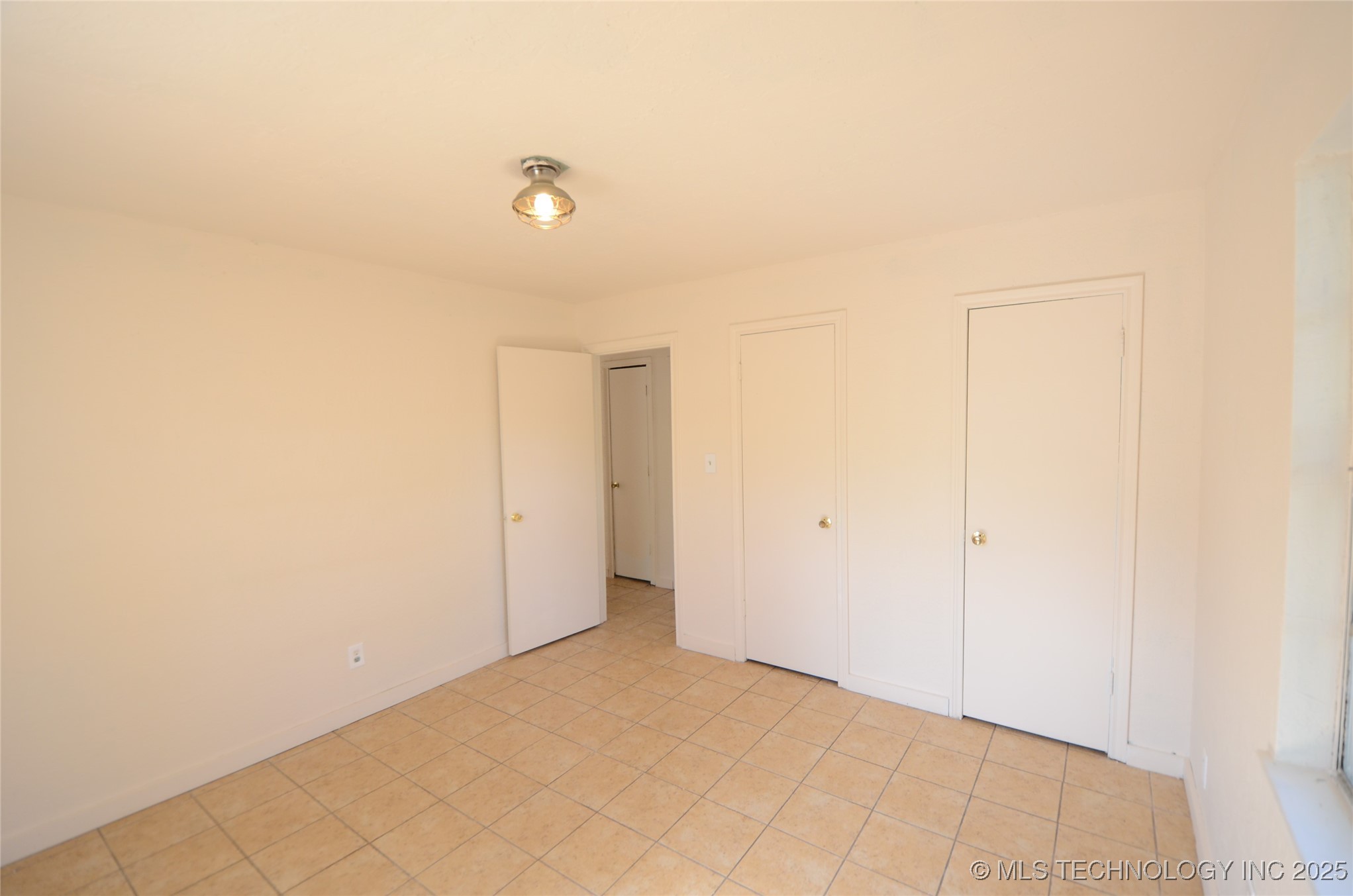 301 E Carlos Avenue Property Photo 9