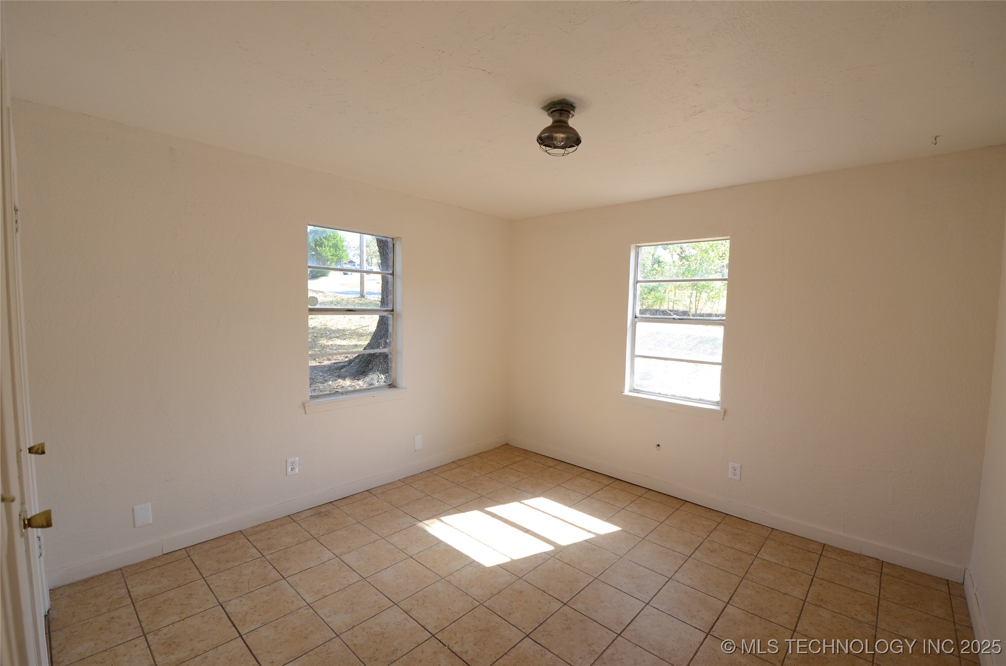 301 E Carlos Avenue Property Photo 10