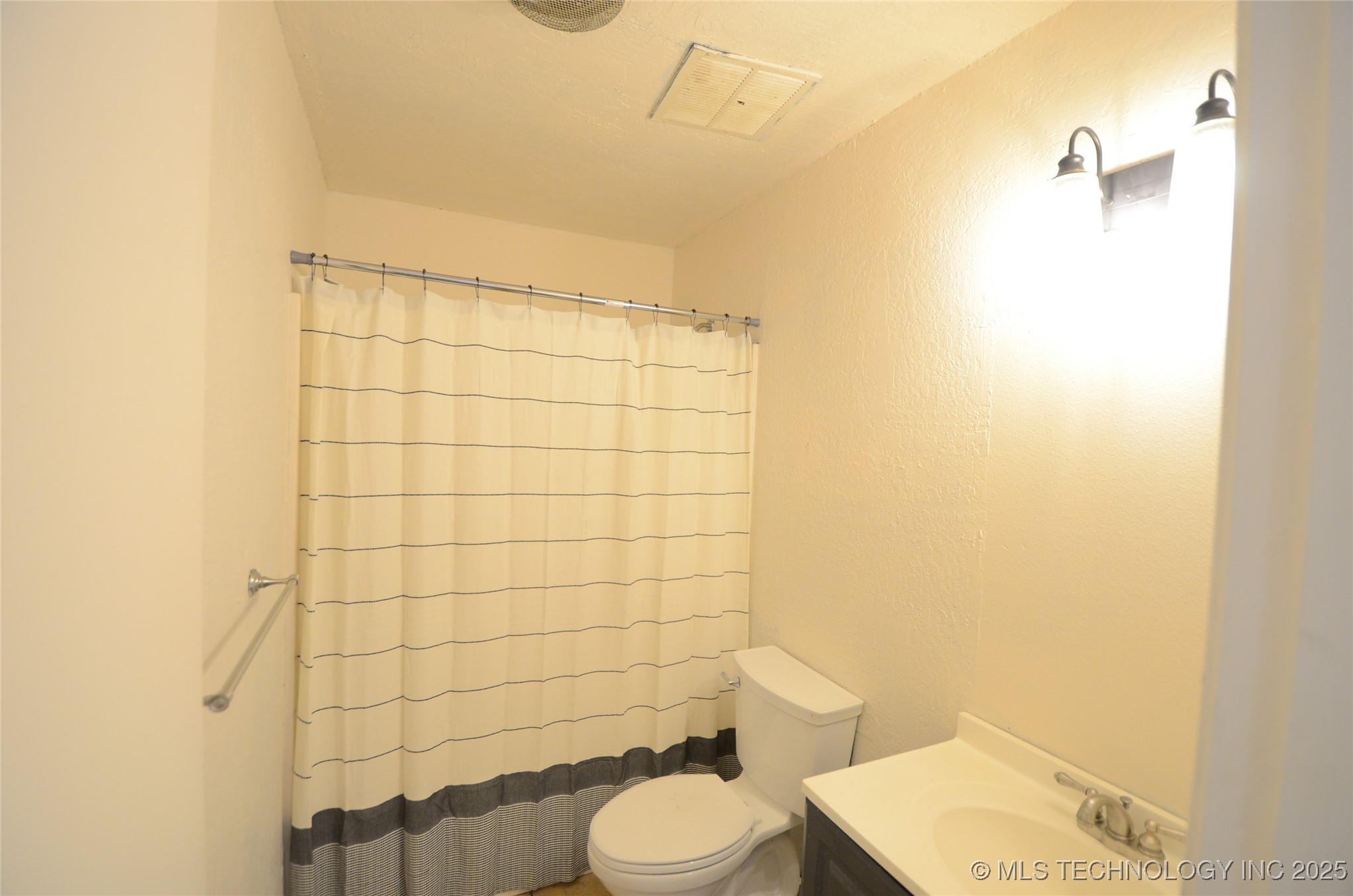 301 E Carlos Avenue Property Photo 11