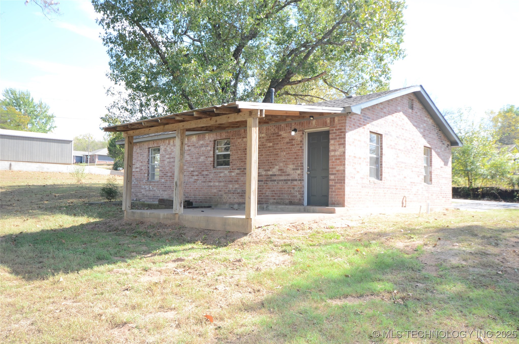 301 E Carlos Avenue Property Photo 13