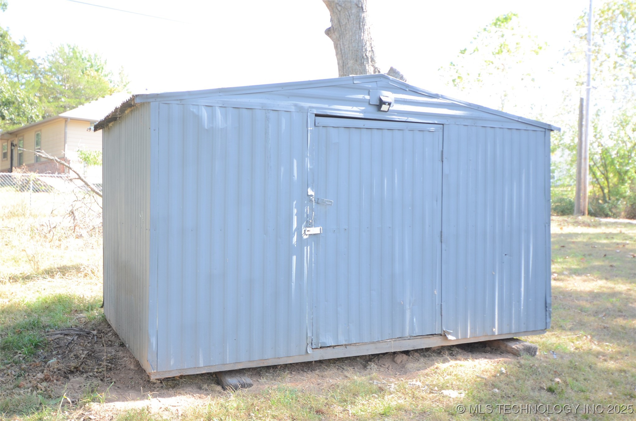 301 E Carlos Avenue Property Photo 16