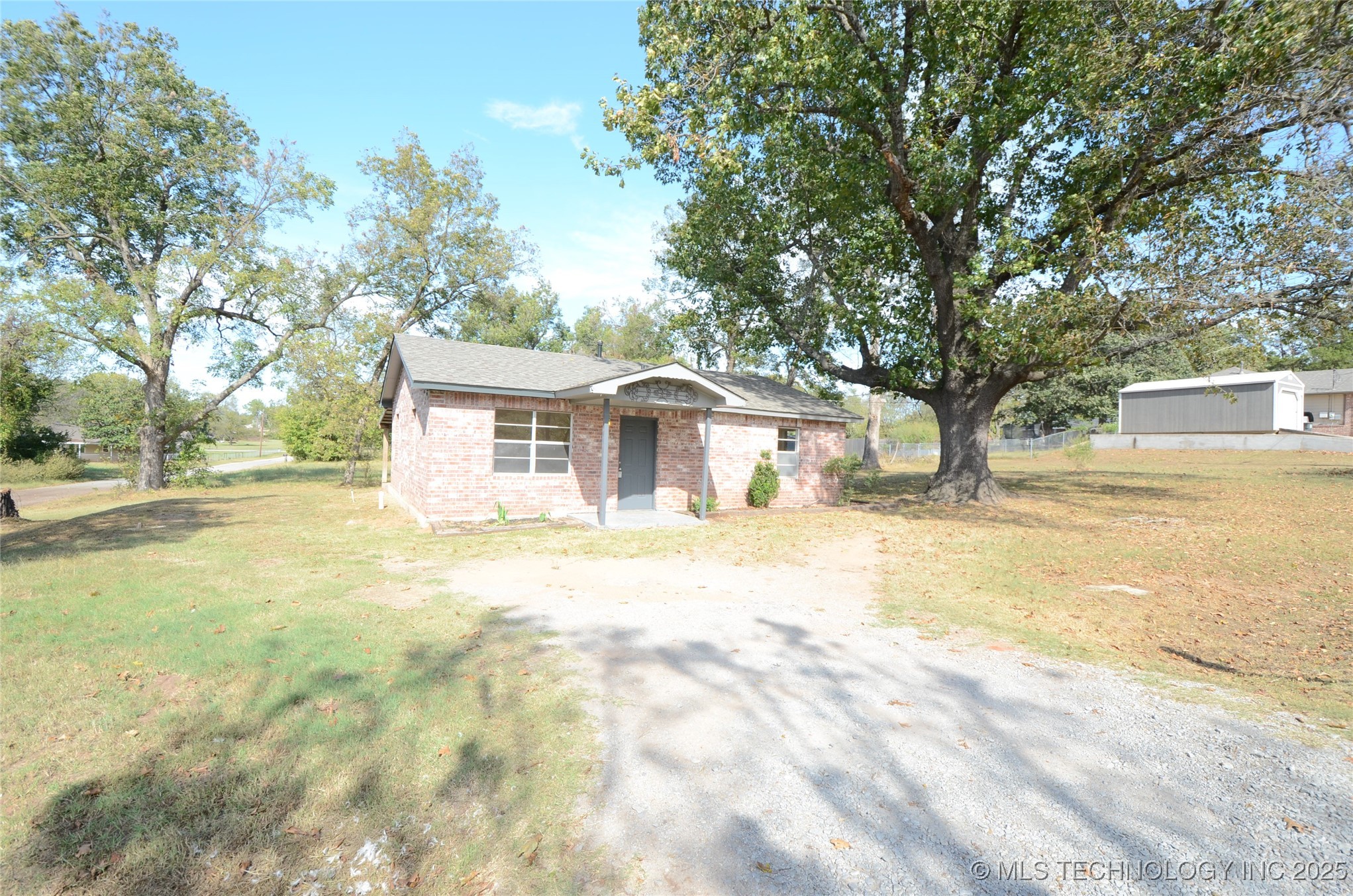 301 E Carlos Avenue Property Photo 17