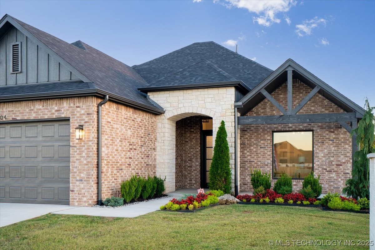 5704 E 126th Street S Property Photo 2