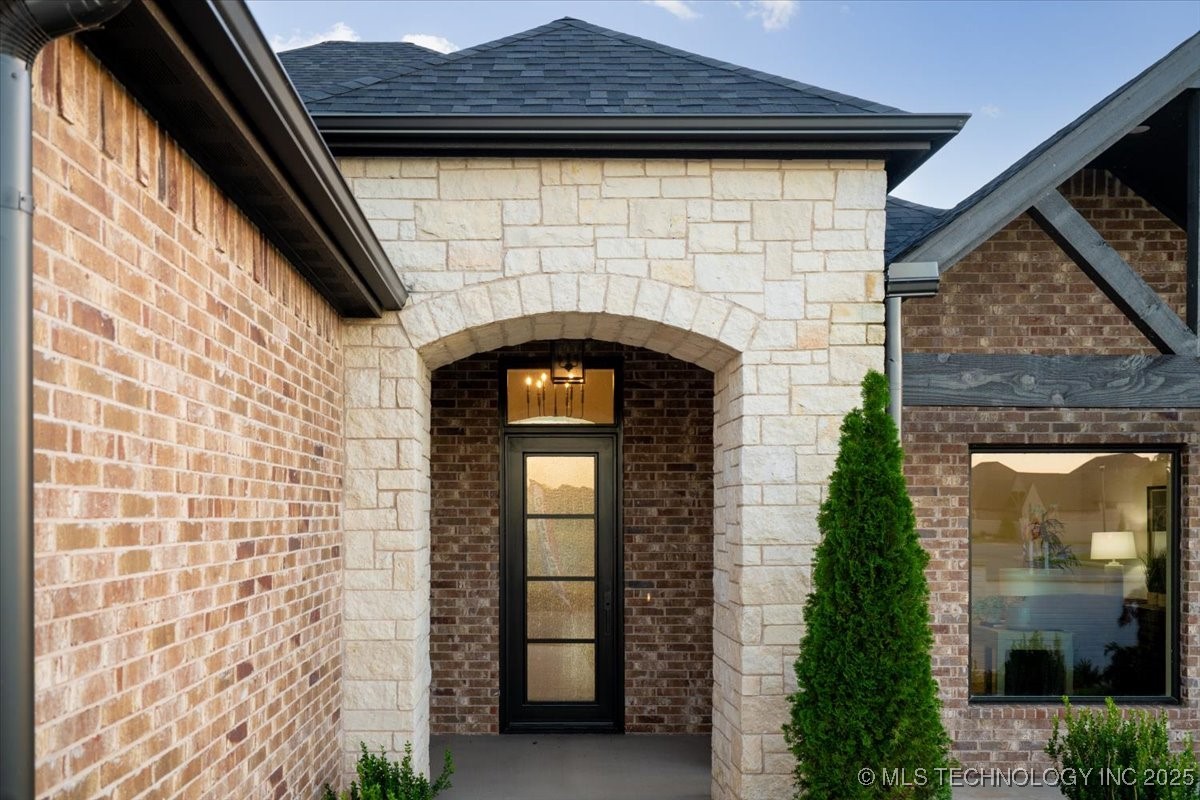 5704 E 126th Street S Property Photo 3