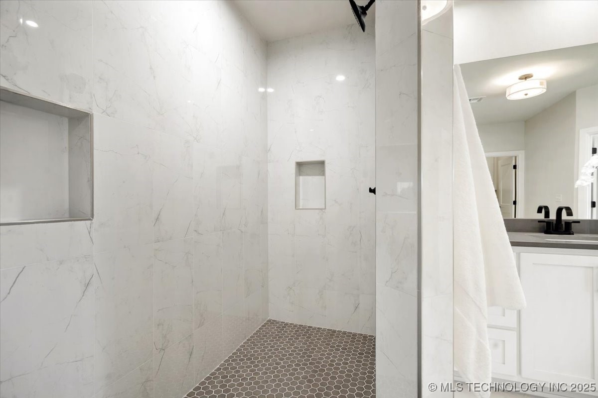 5704 E 126th Street S Property Photo 24