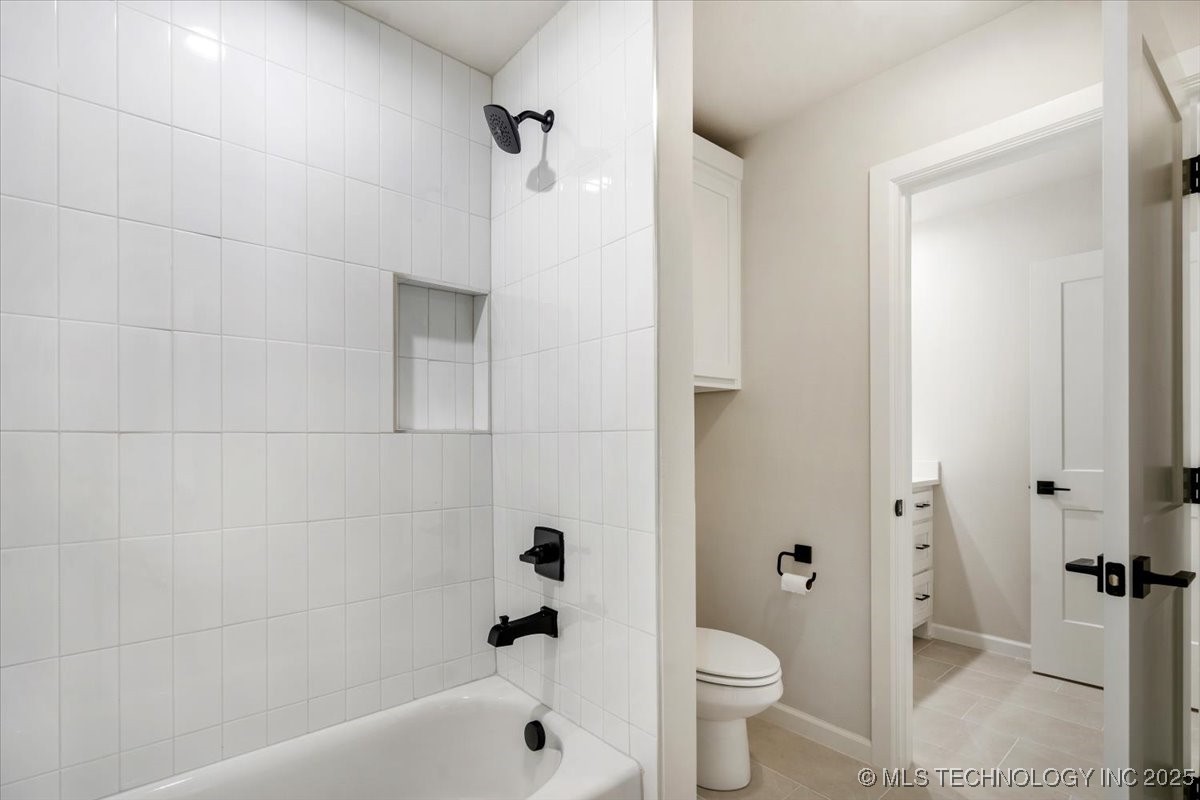 5704 E 126th Street S Property Photo 32