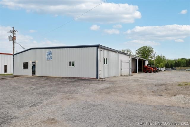 4151 N Wood Drive Property Photo 2