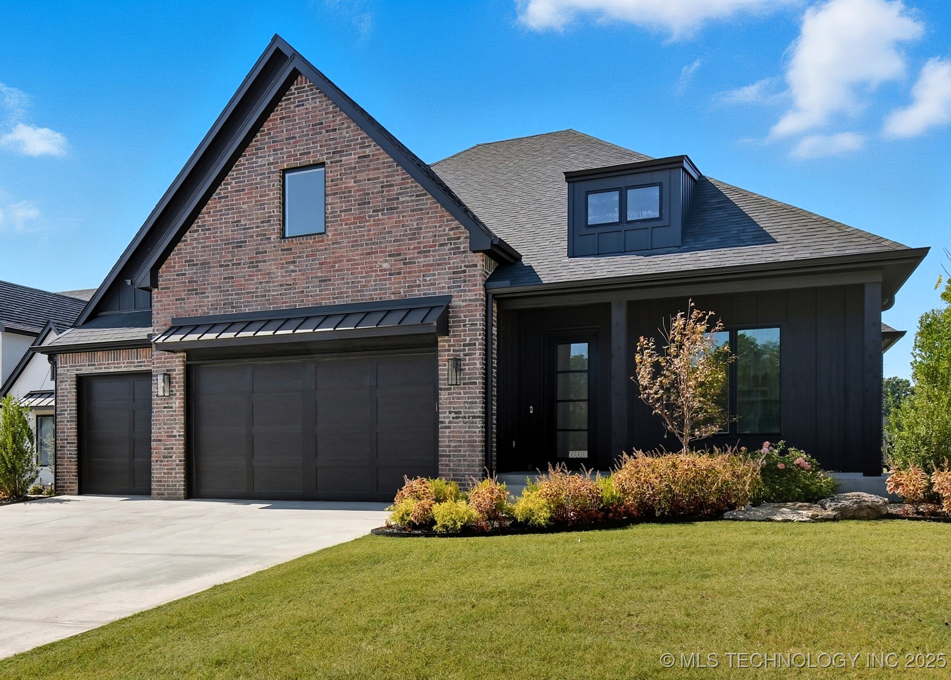 11212 S Fir Avenue W Property Photo 1