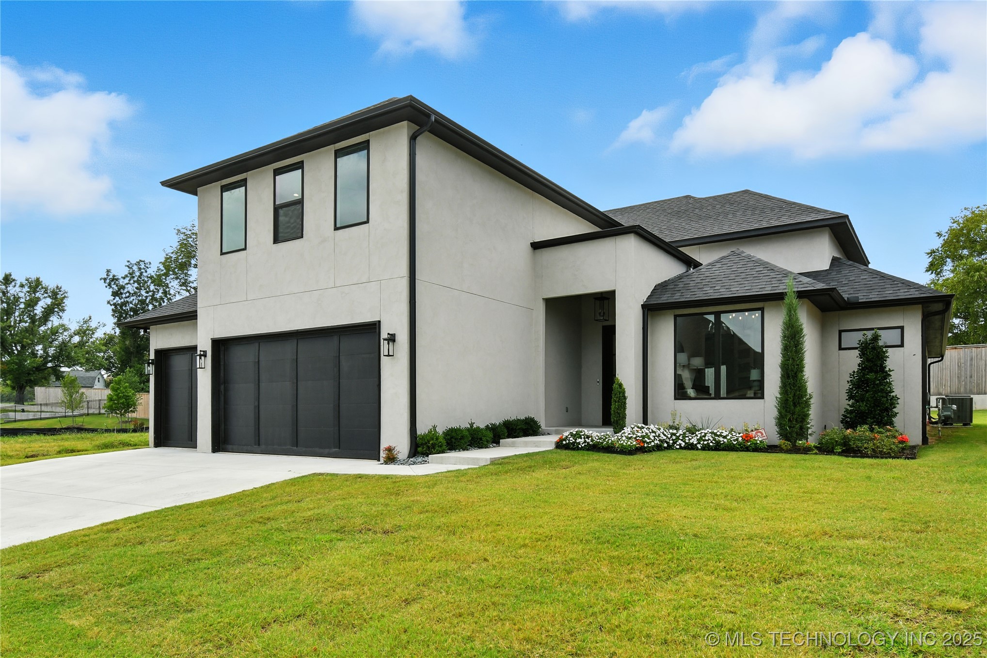 11224 S Fir Avenue W Property Photo 1