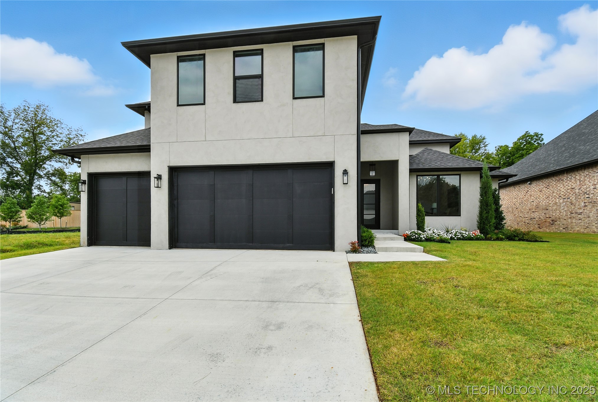 11224 S Fir Avenue W Property Photo 3