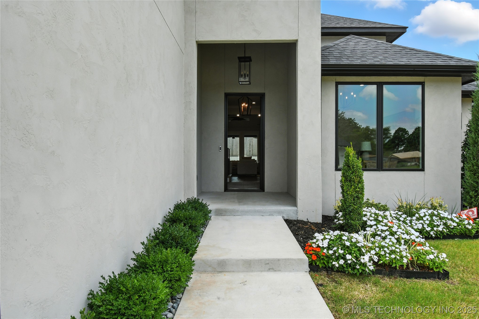 11224 S Fir Avenue W Property Photo 4