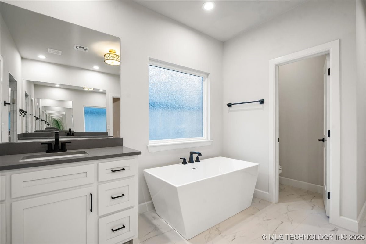 11312 S Fir Avenue W Property Photo 16