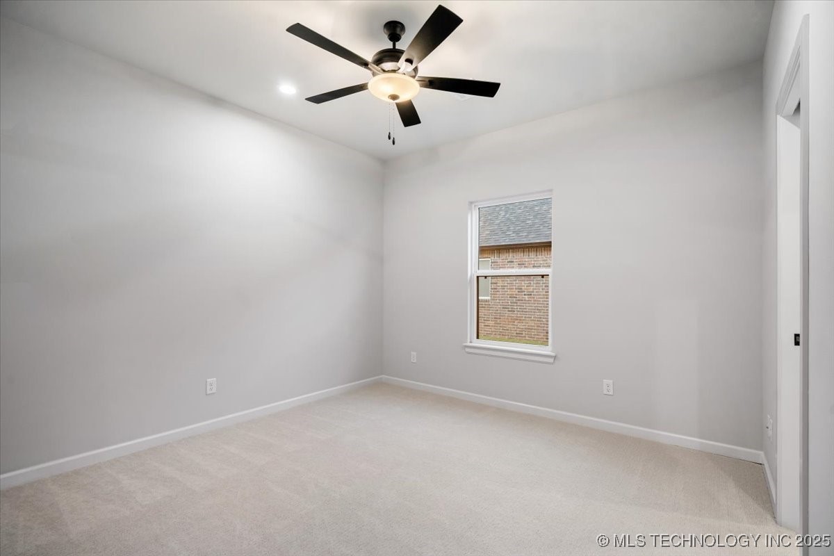 11312 S Fir Avenue W Property Photo 22