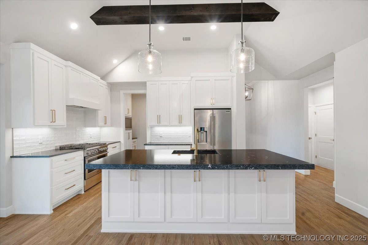 11308 S Fir Avenue W Property Photo 8