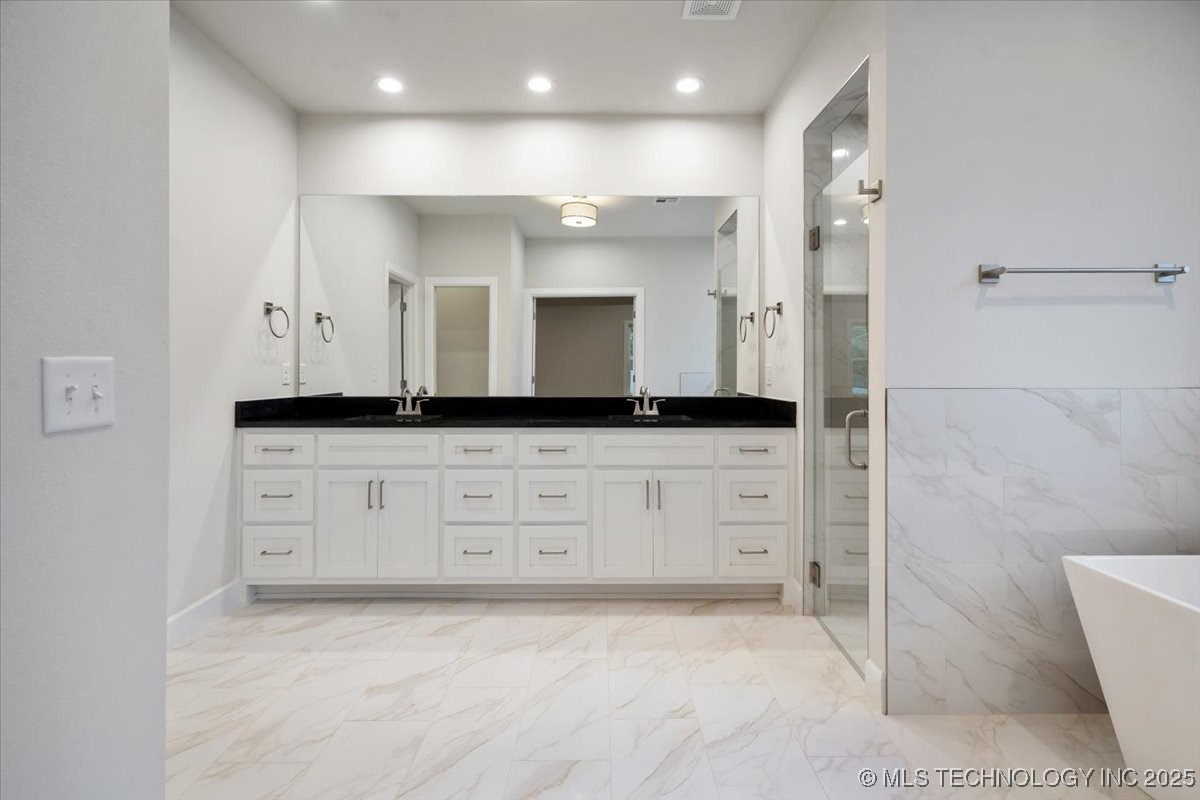 11308 S Fir Avenue W Property Photo 16