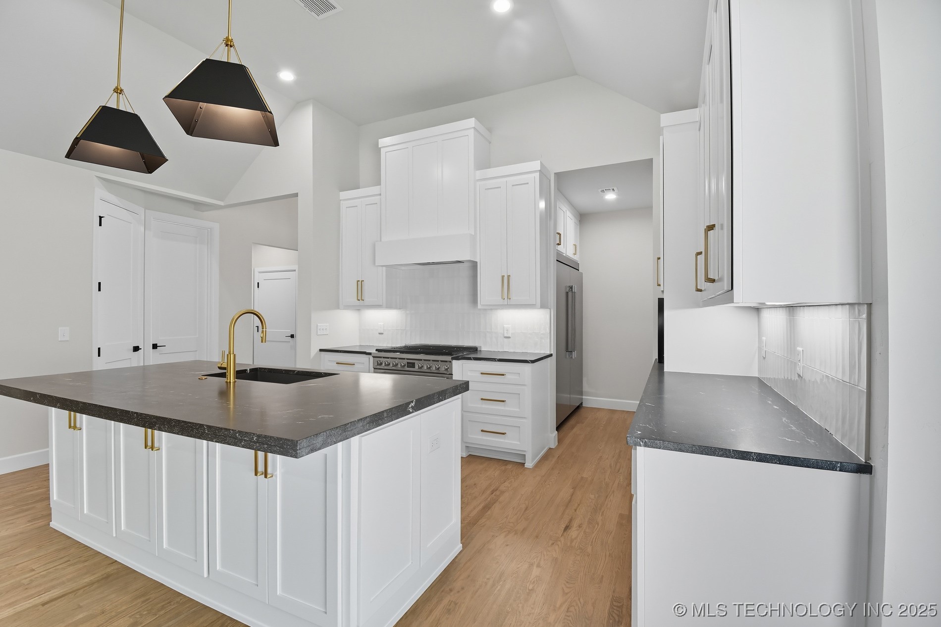 11265 S Fir Avenue W Property Photo 15