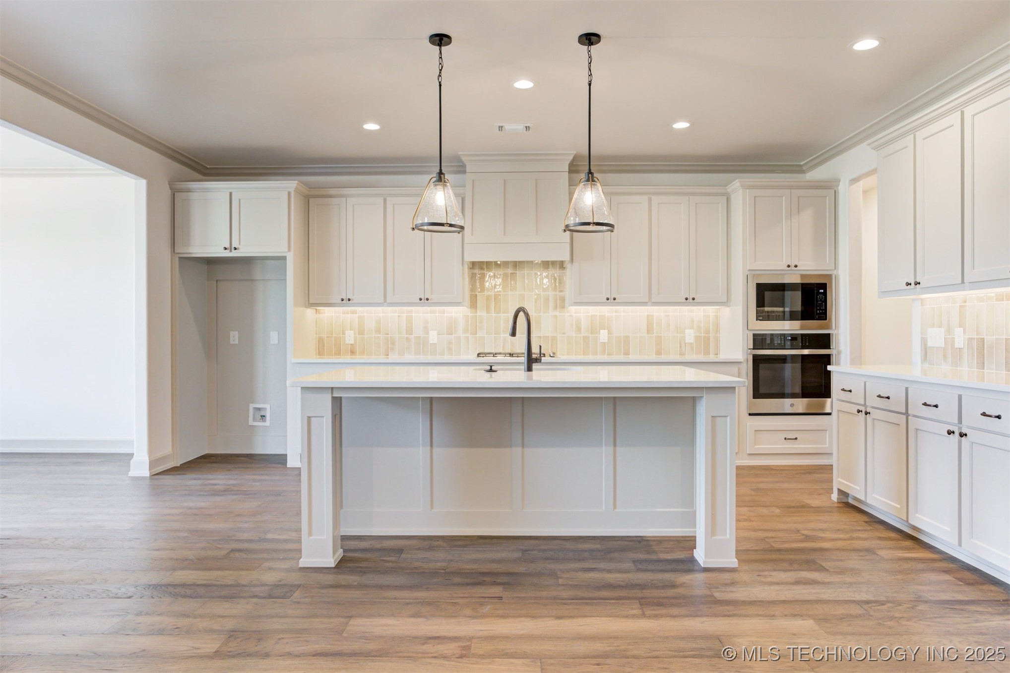 1600 N 72nd Street Property Photo 8