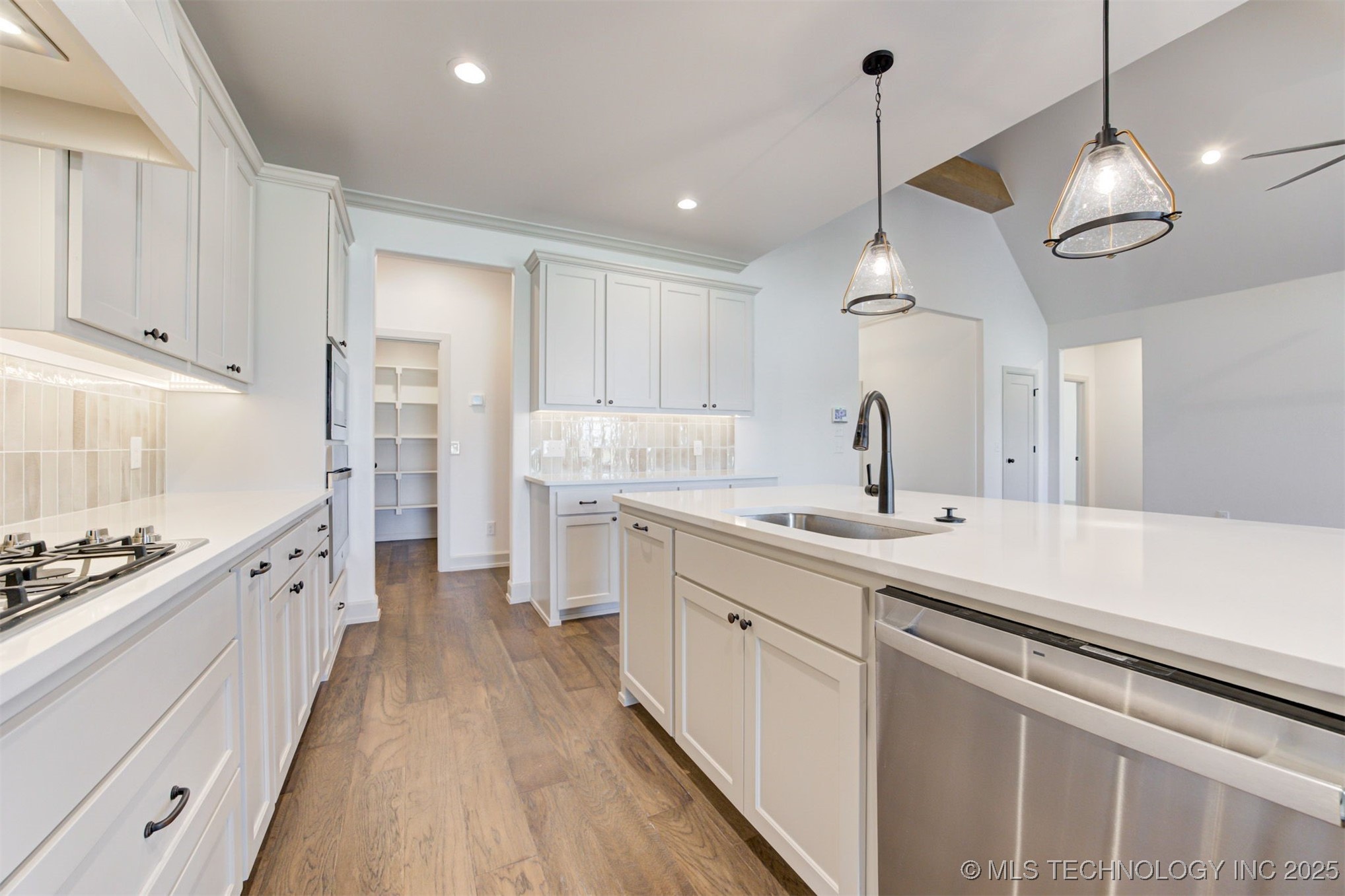 1600 N 72nd Street Property Photo 9