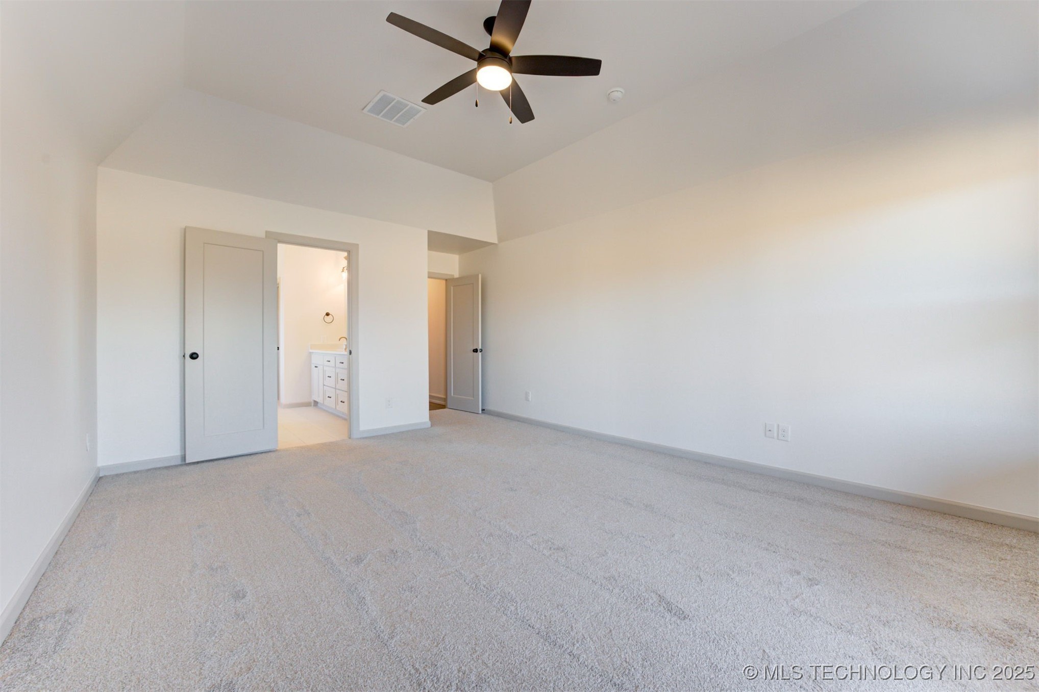 1600 N 72nd Street Property Photo 12