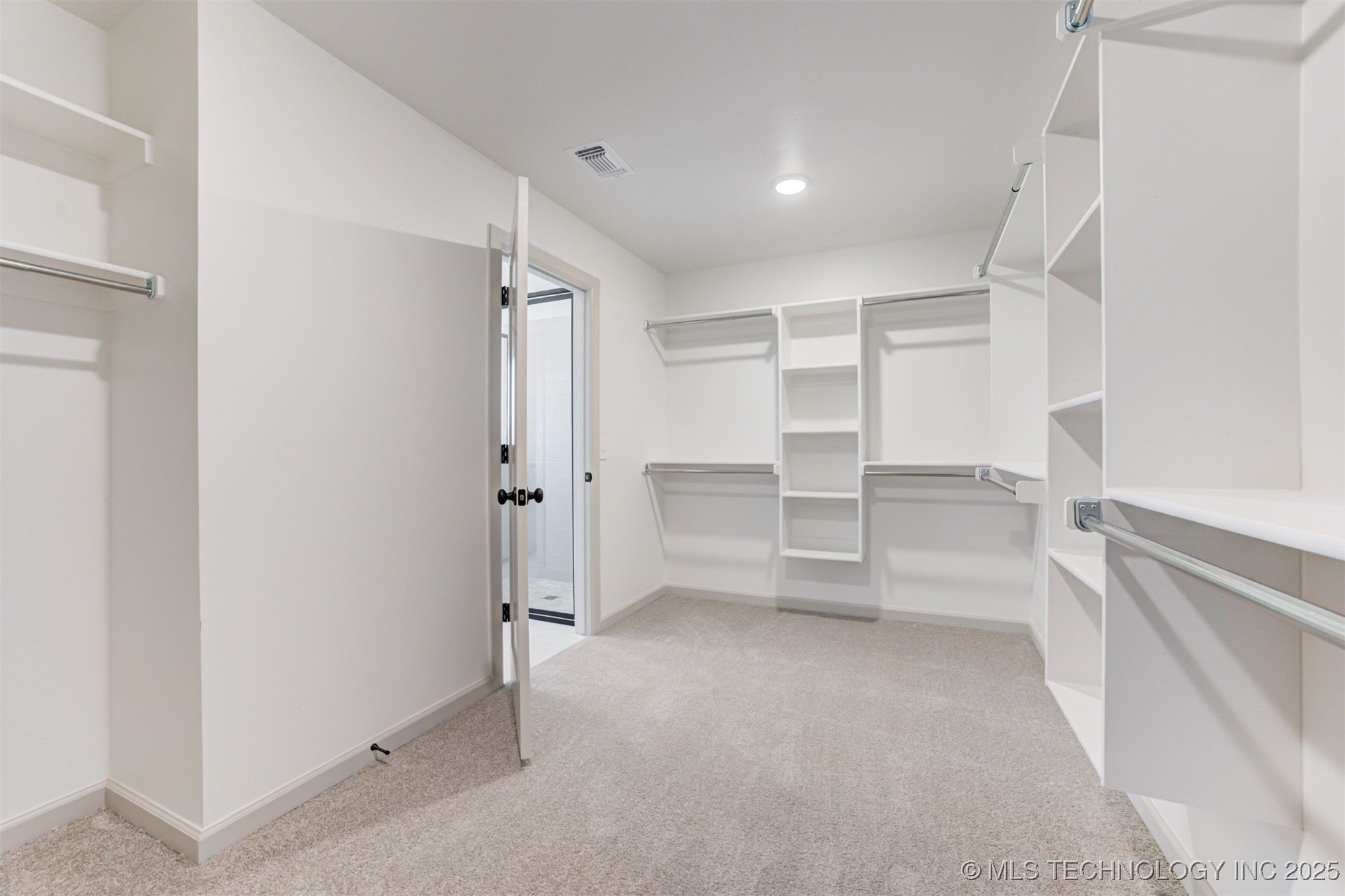 1600 N 72nd Street Property Photo 15