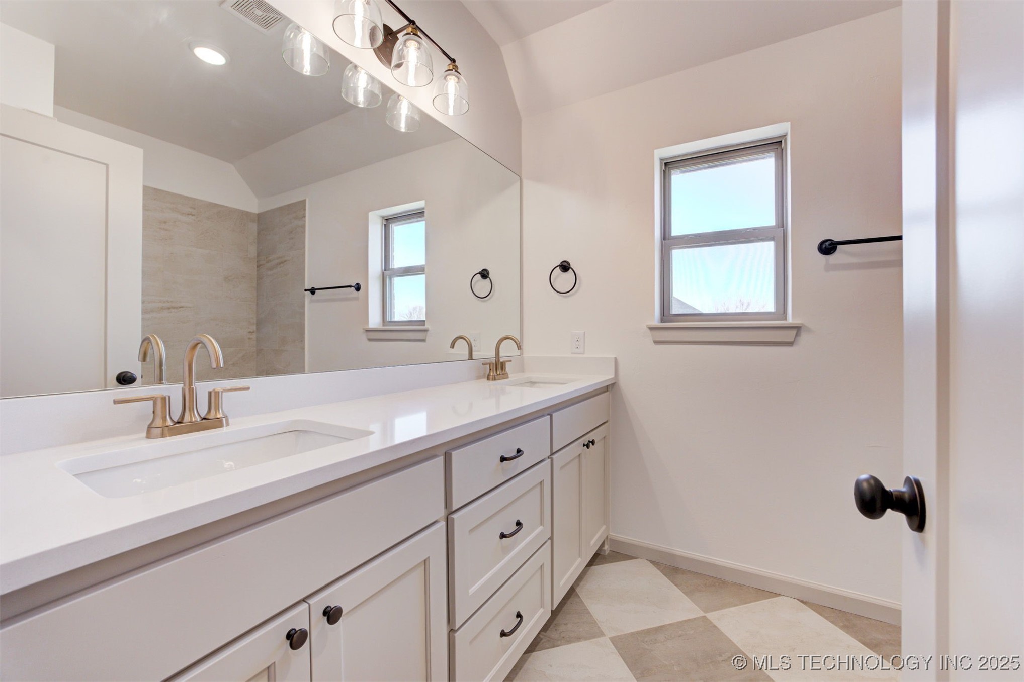 1600 N 72nd Street Property Photo 17