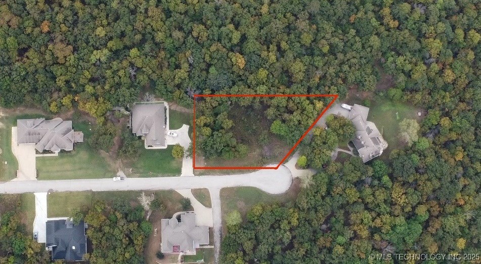 6 Cross Oaks Drive Property Photo 2