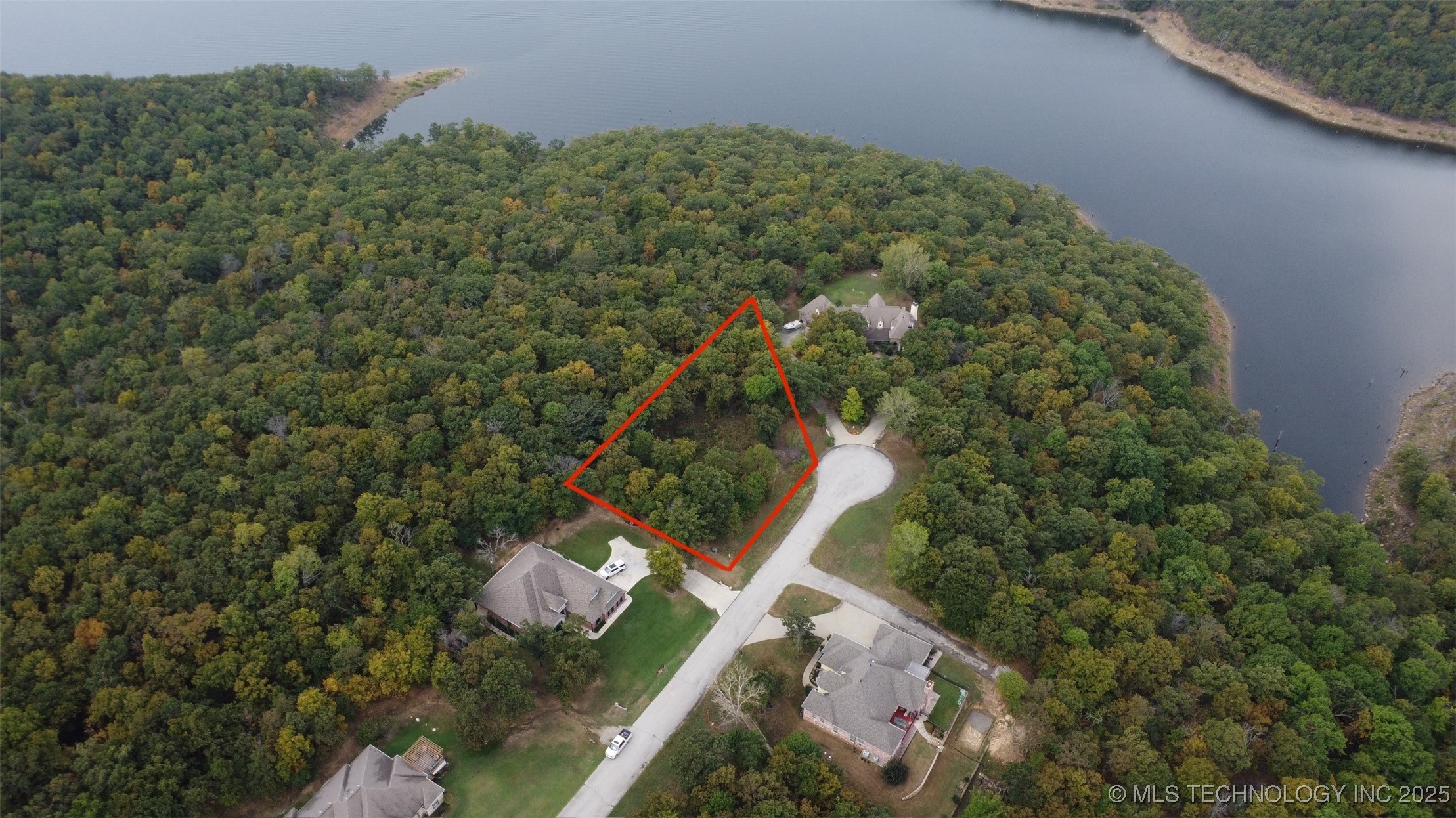 6 Cross Oaks Drive Property Photo 3