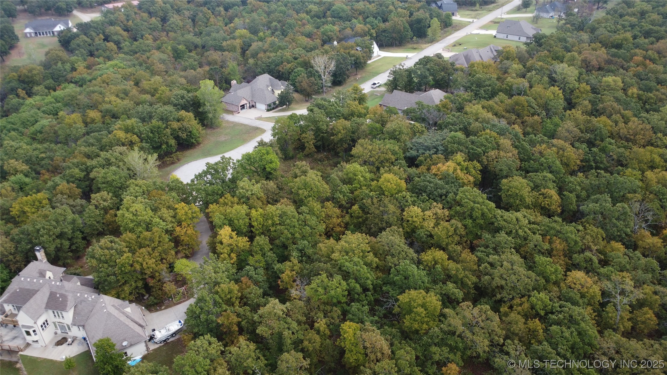 6 Cross Oaks Drive Property Photo 5