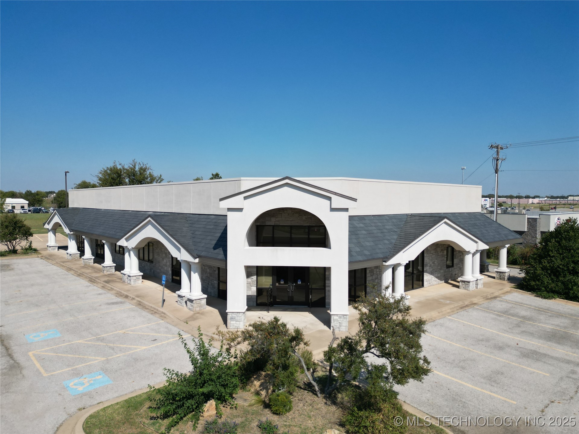 1202 Brookview Drive Property Photo 1