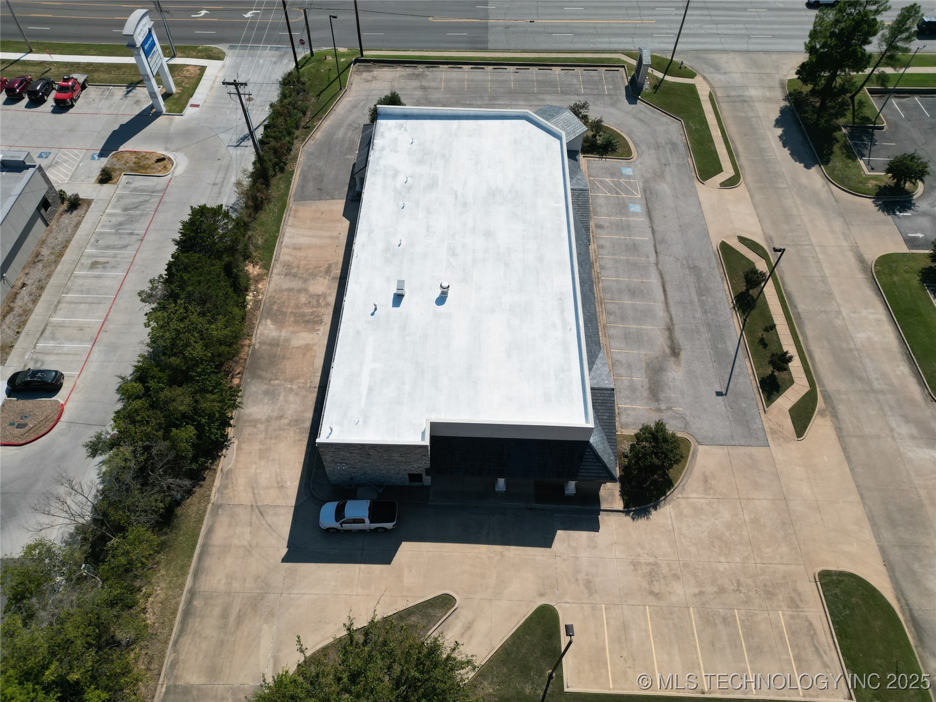 1202 Brookview Drive Property Photo 2