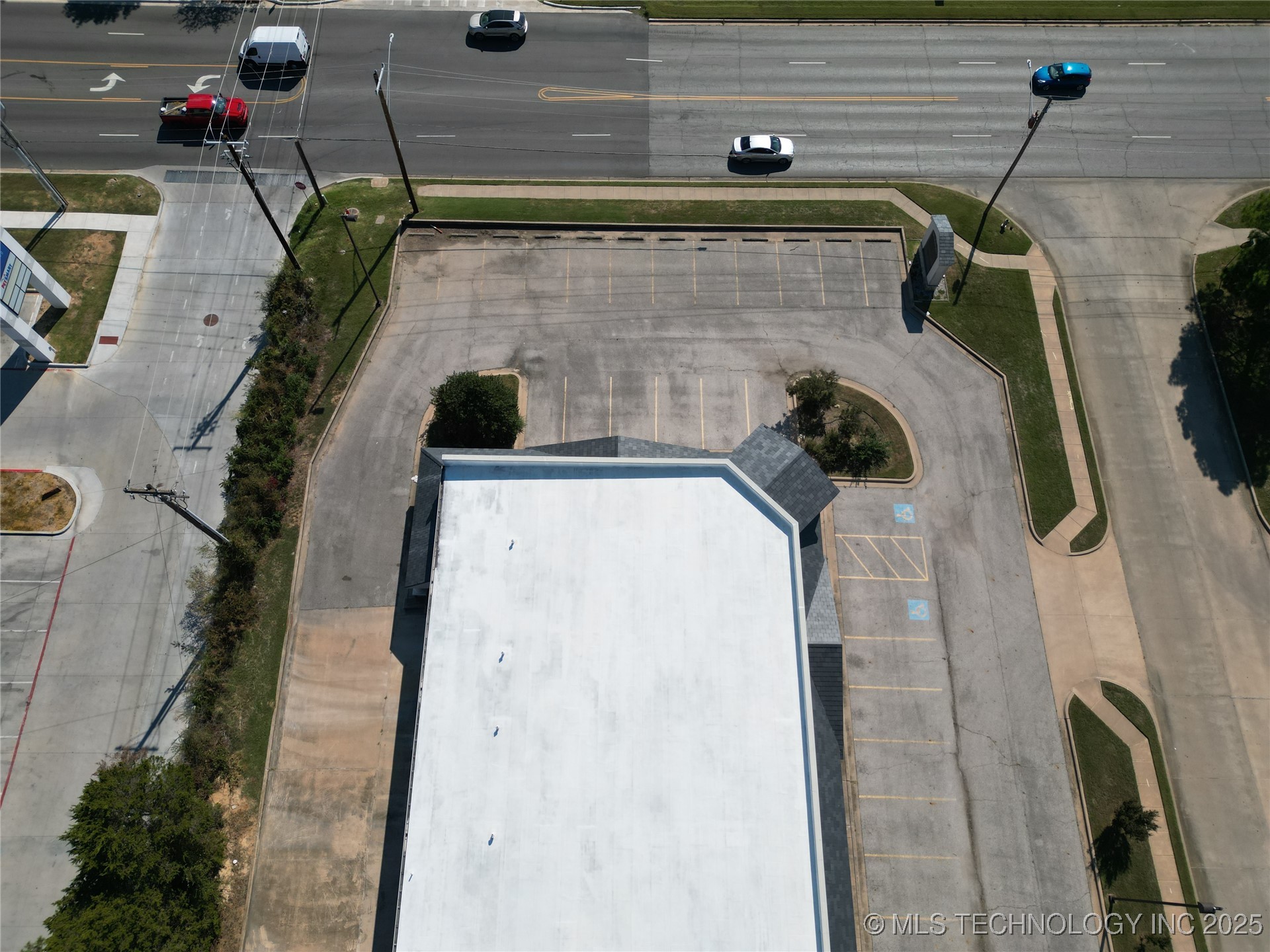 1202 Brookview Drive Property Photo 3