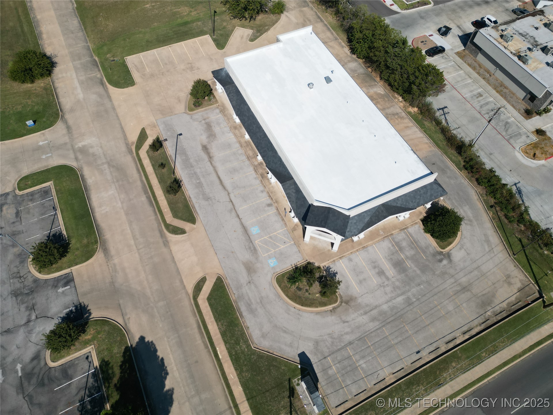 1202 Brookview Drive Property Photo 5