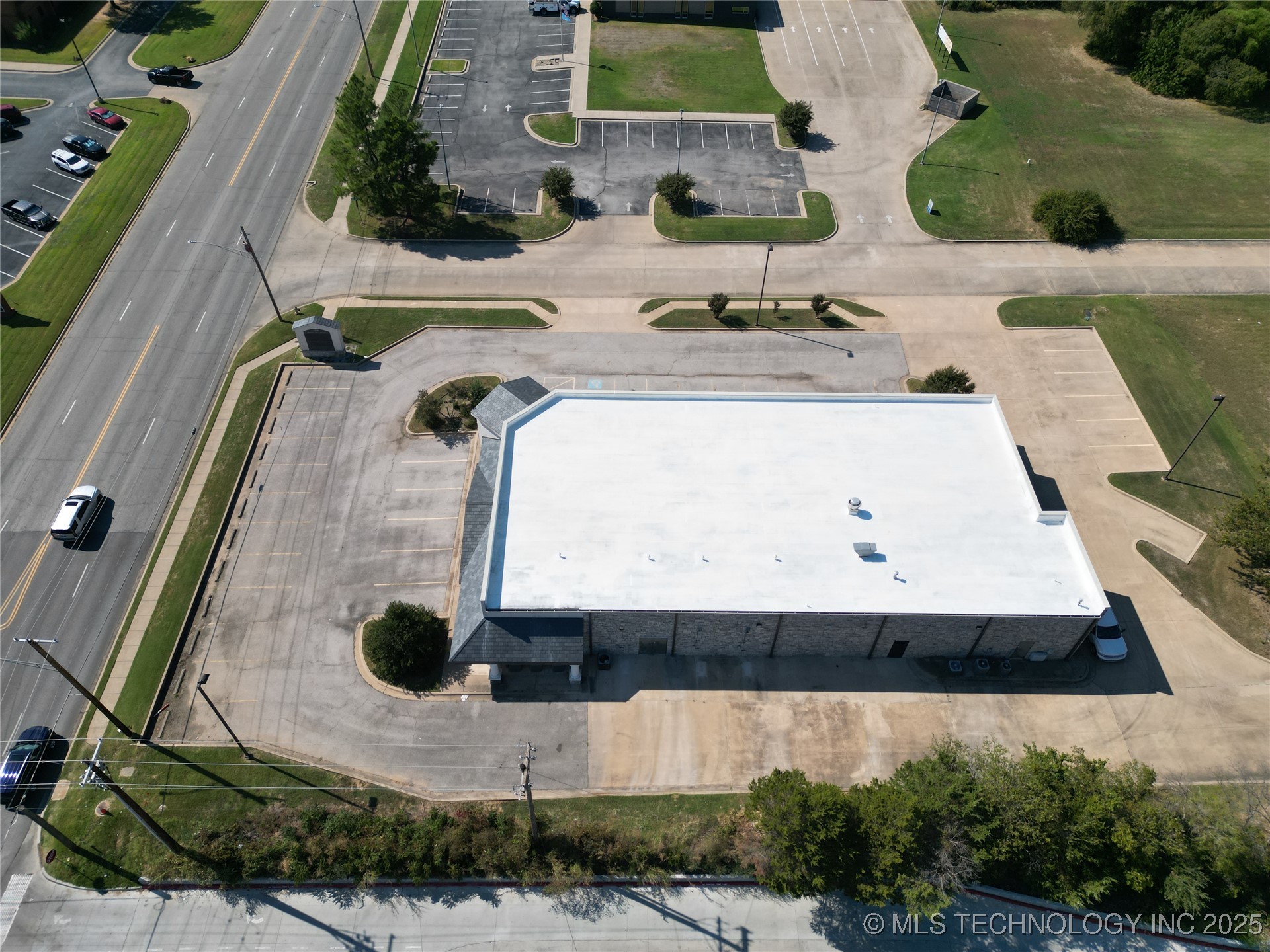 1202 Brookview Drive Property Photo 7