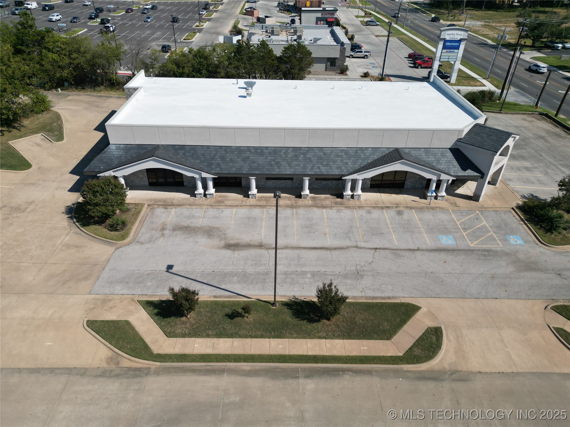 1202 Brookview Drive Property Photo 9