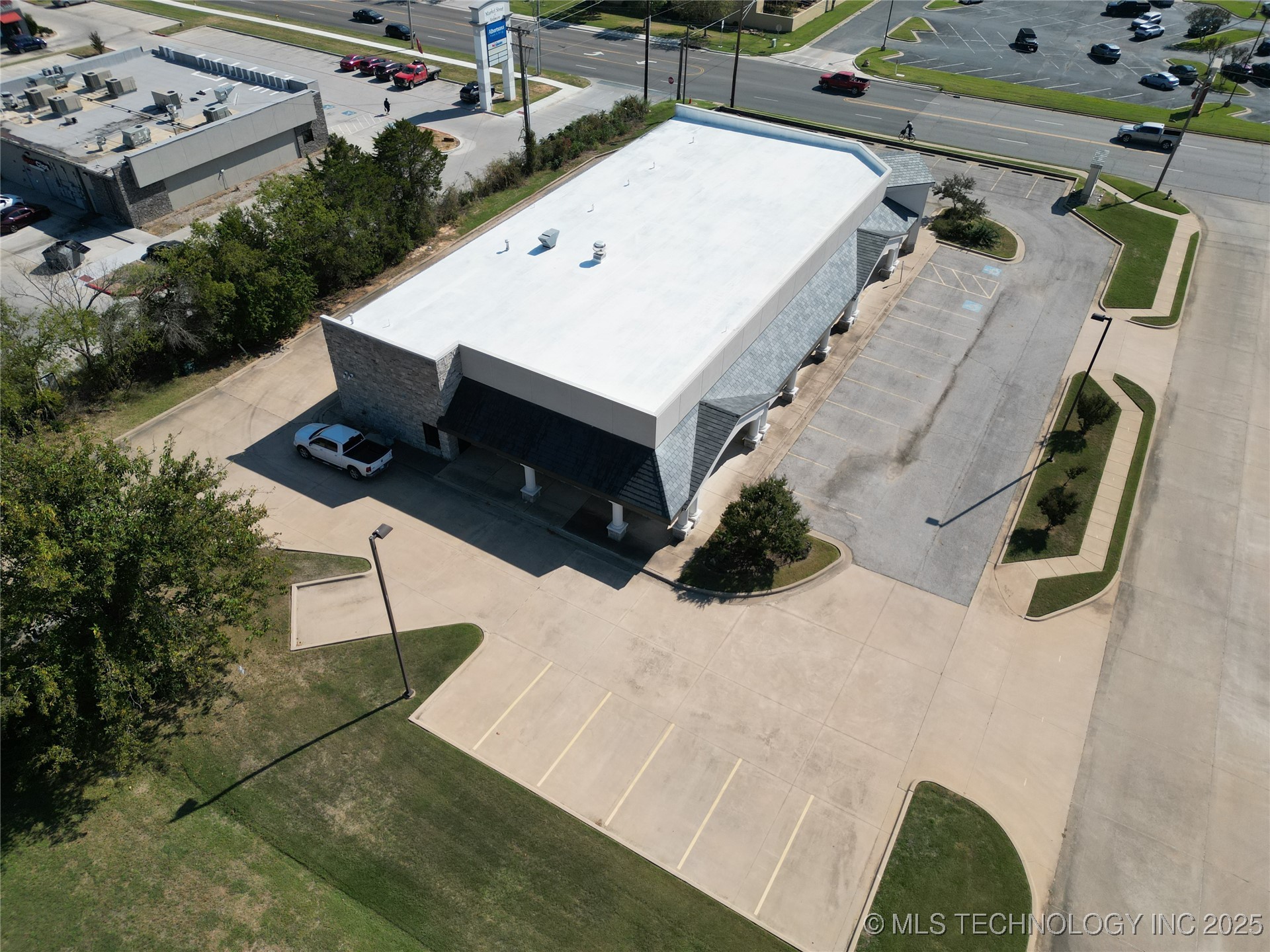 1202 Brookview Drive Property Photo 10