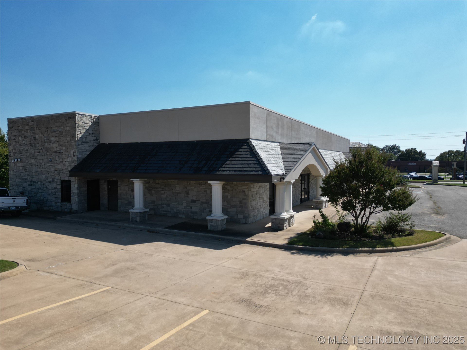 1202 Brookview Drive Property Photo 11