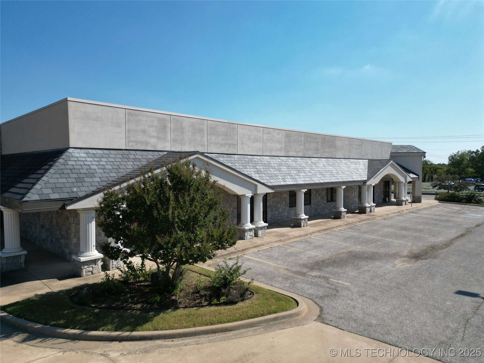 1202 Brookview Drive Property Photo 12