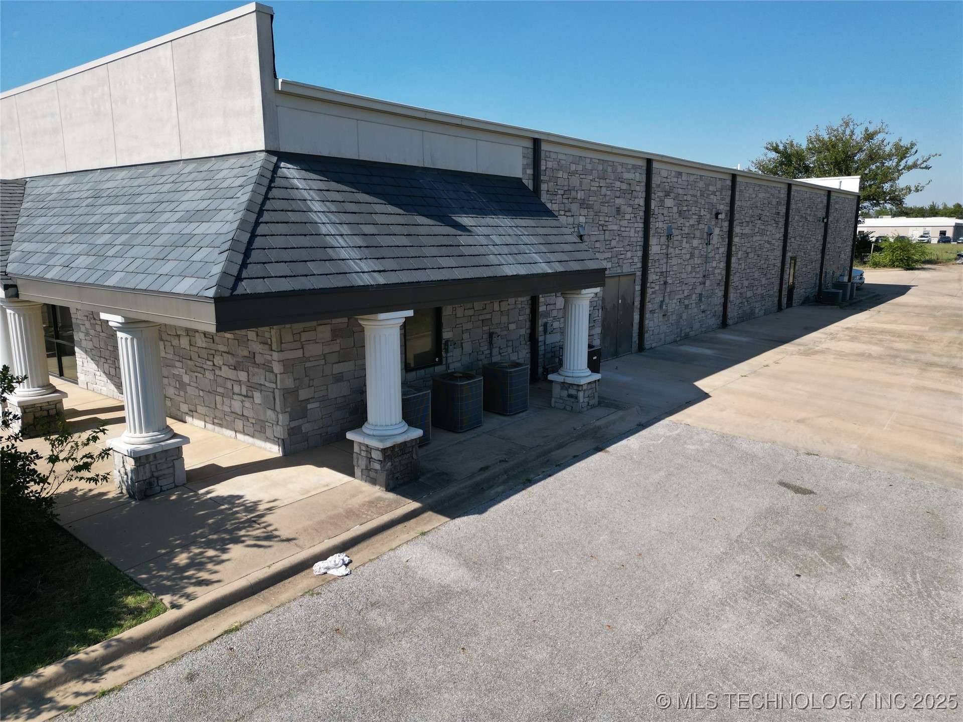 1202 Brookview Drive Property Photo 13