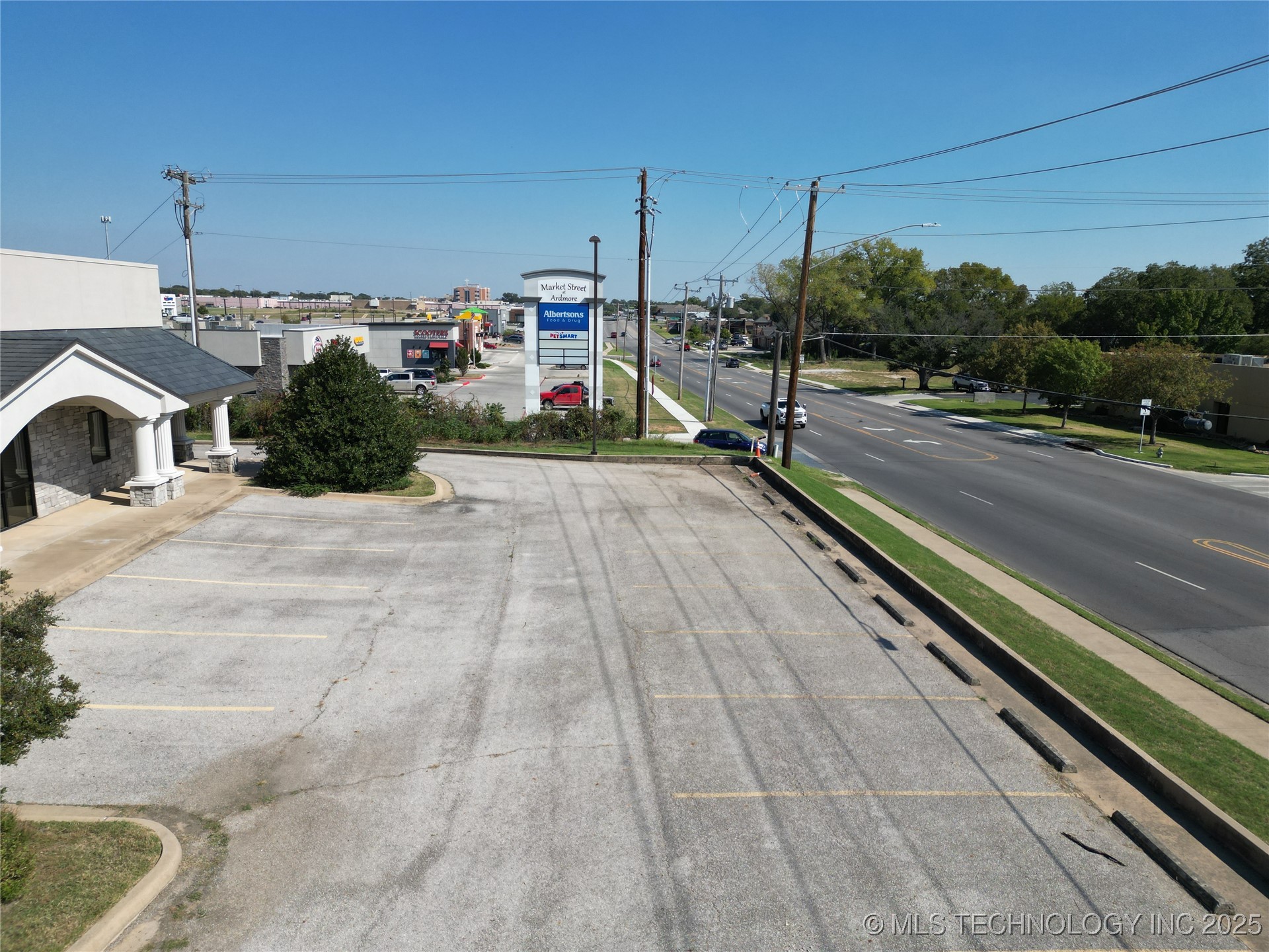 1202 Brookview Drive Property Photo 14