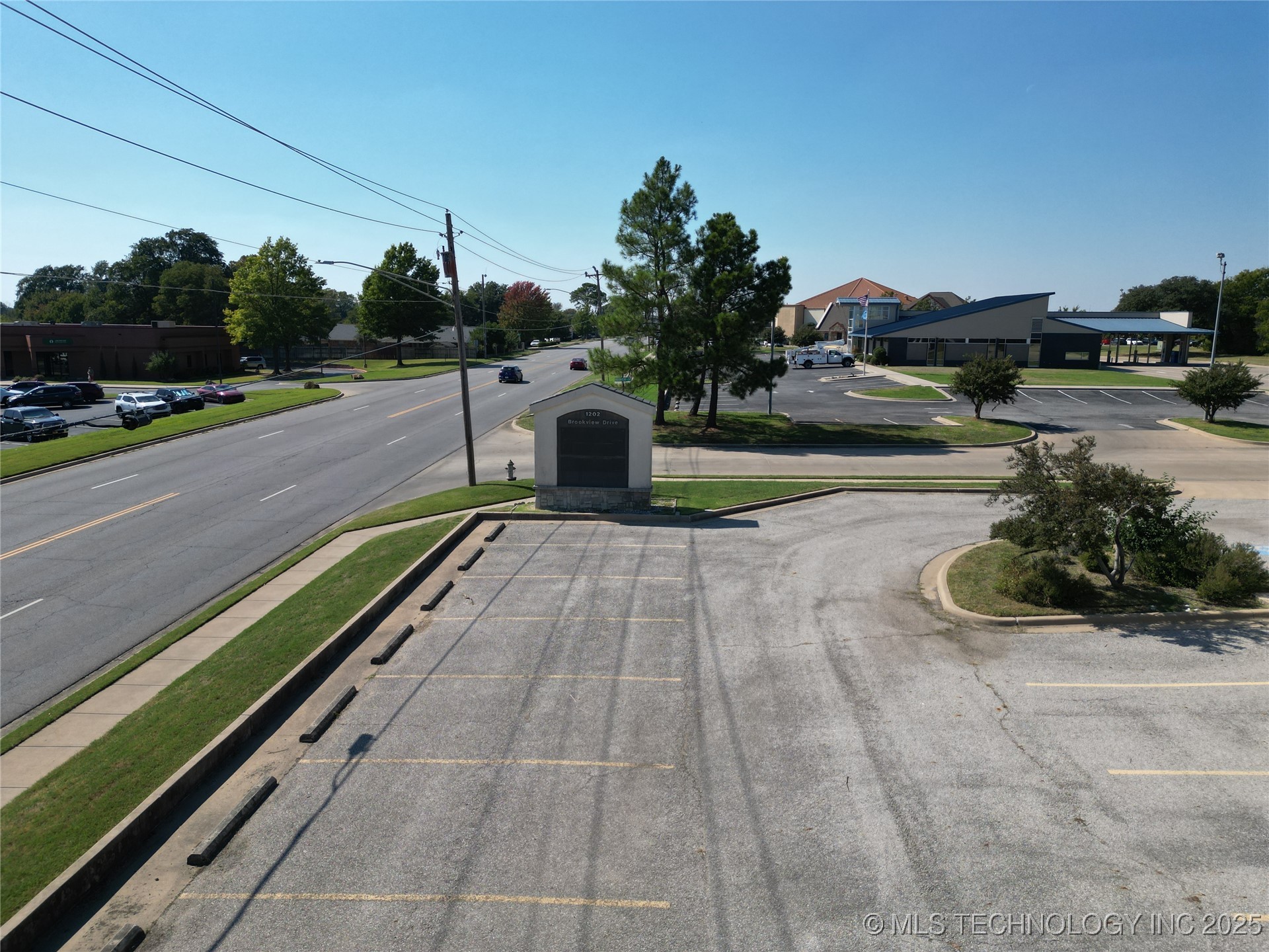 1202 Brookview Drive Property Photo 15