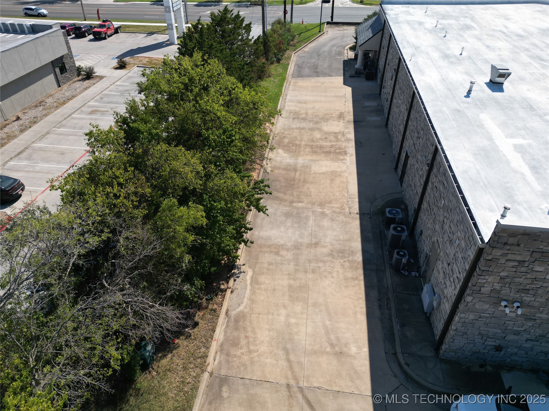 1202 Brookview Drive Property Photo 16