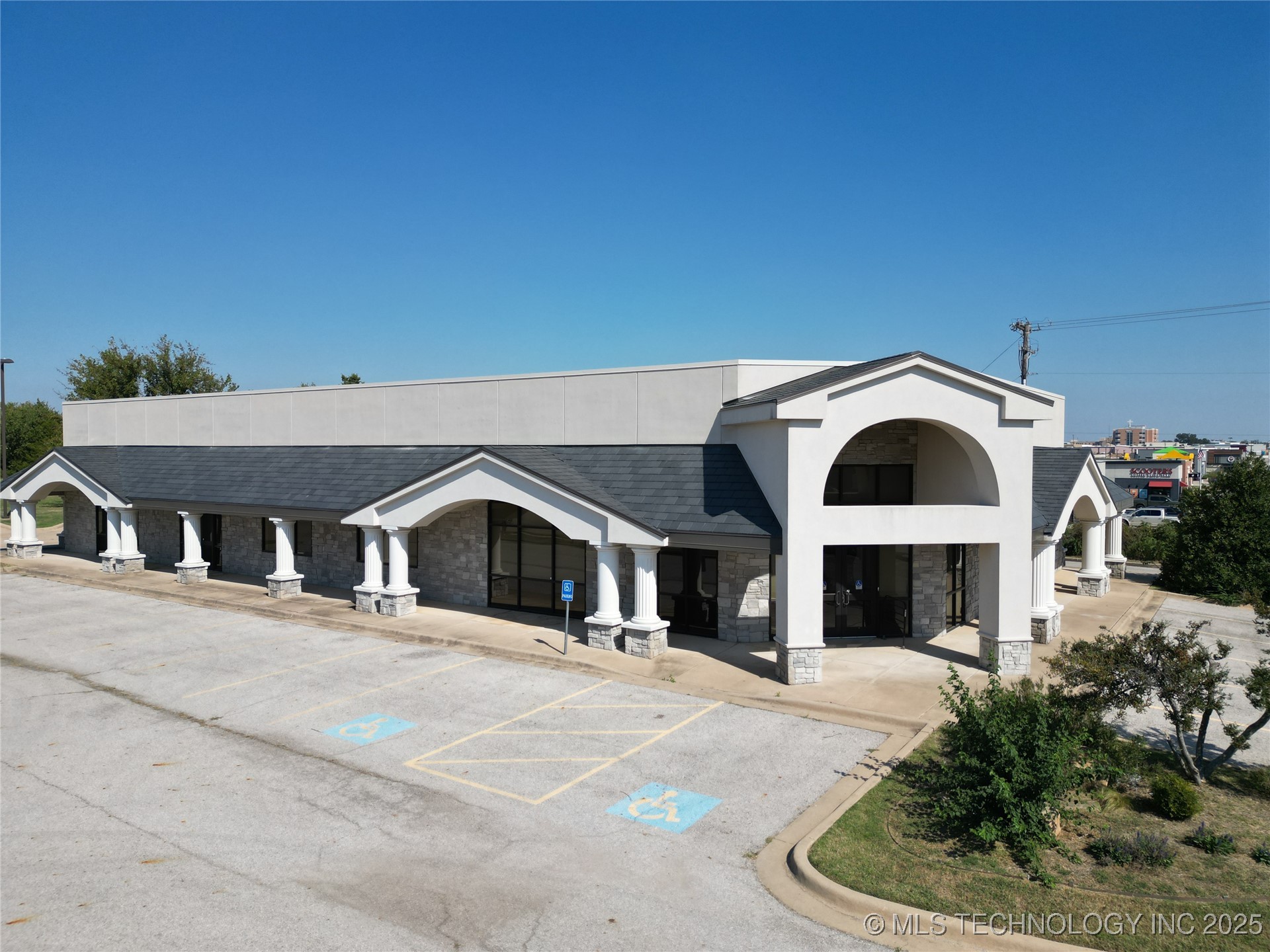 1202 Brookview Drive Property Photo 18