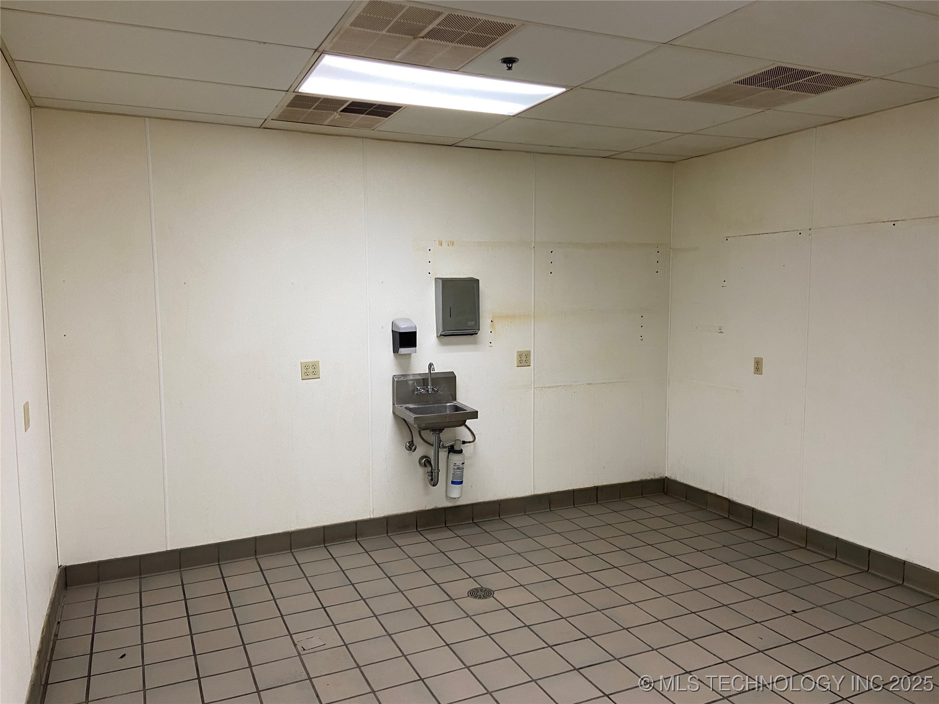 1202 Brookview Drive Property Photo 28