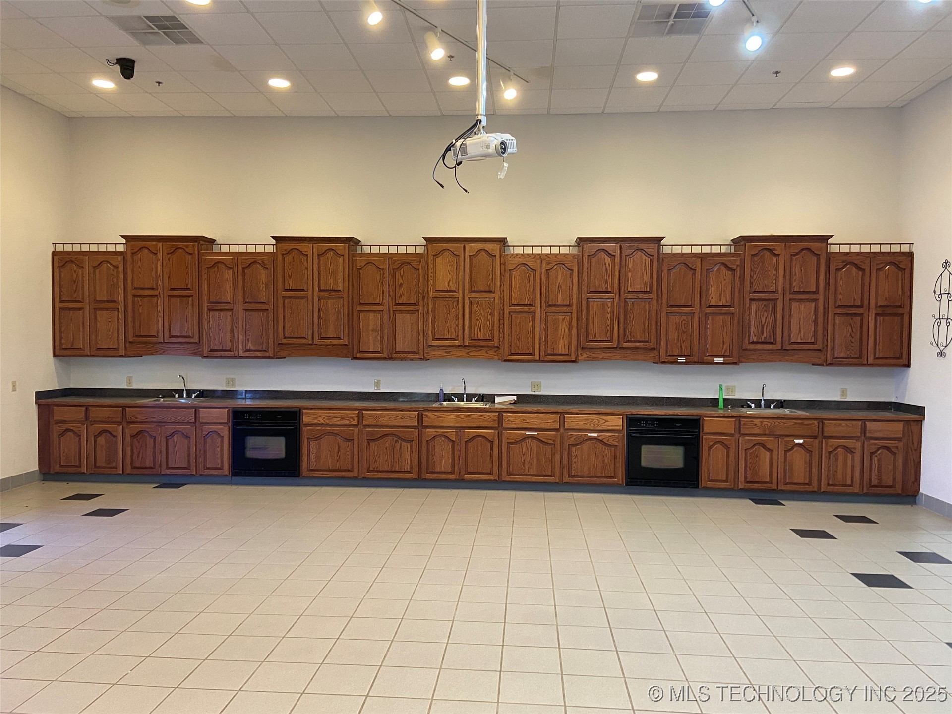 1202 Brookview Drive Property Photo 33