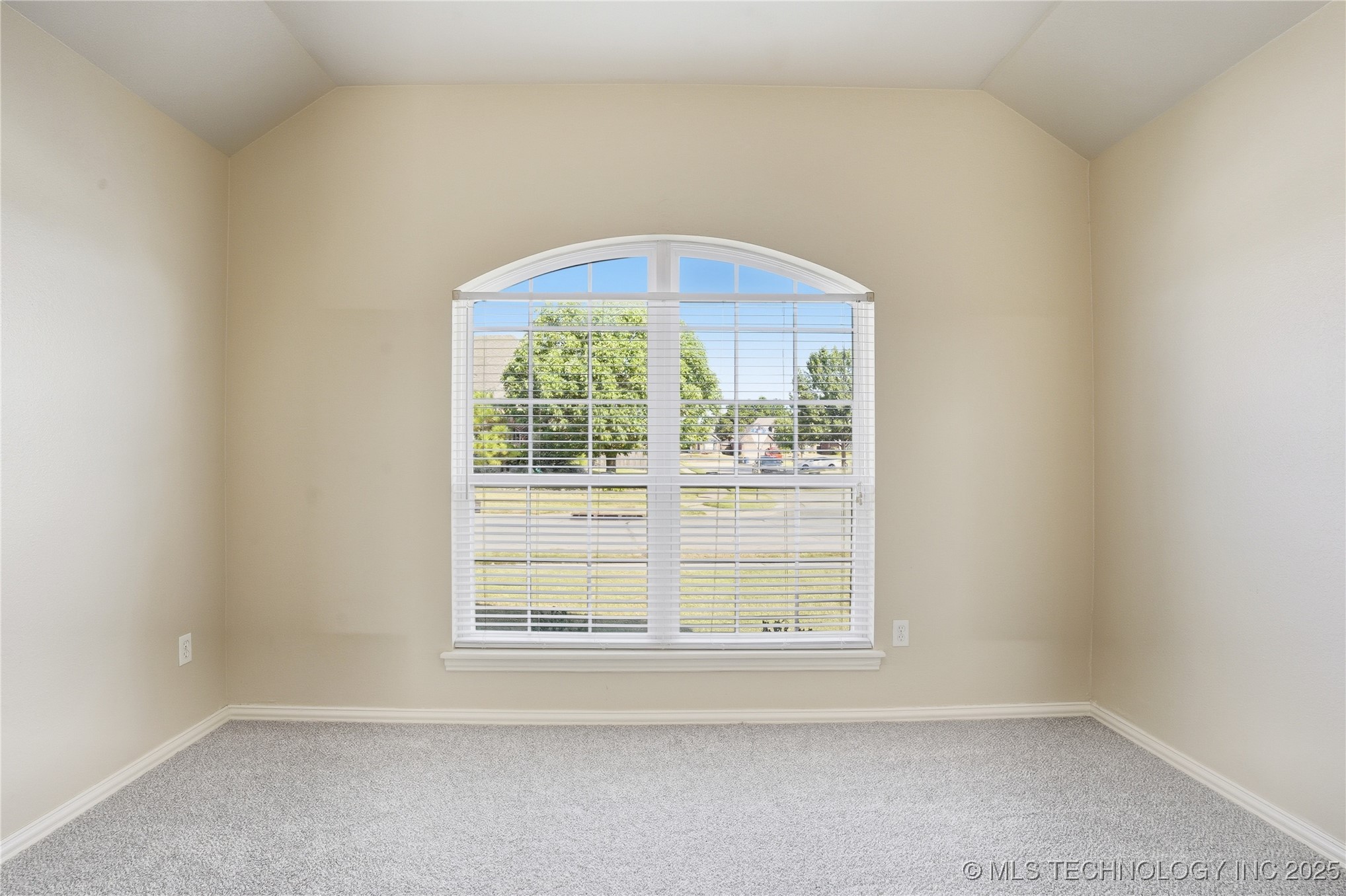 2713 W Quinton Street Property Photo 5