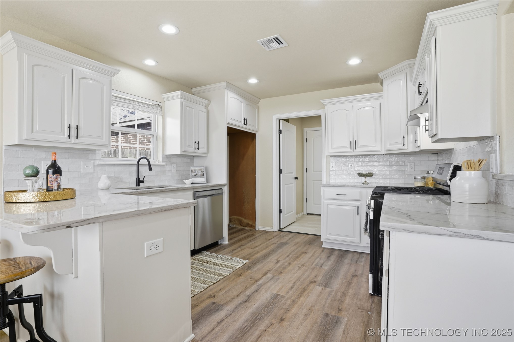 2713 W Quinton Street Property Photo 14