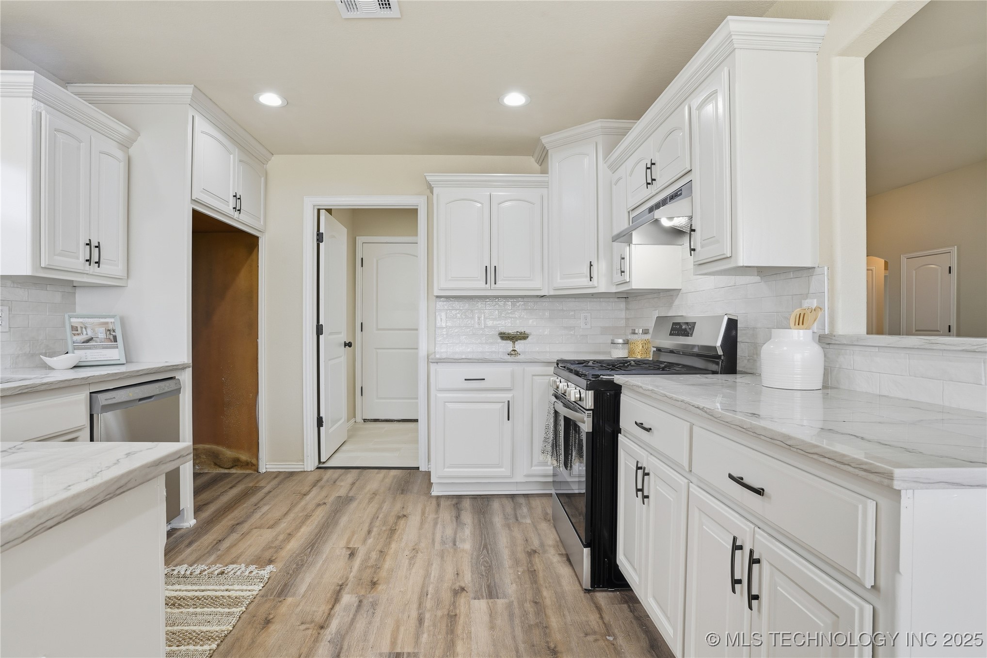 2713 W Quinton Street Property Photo 15