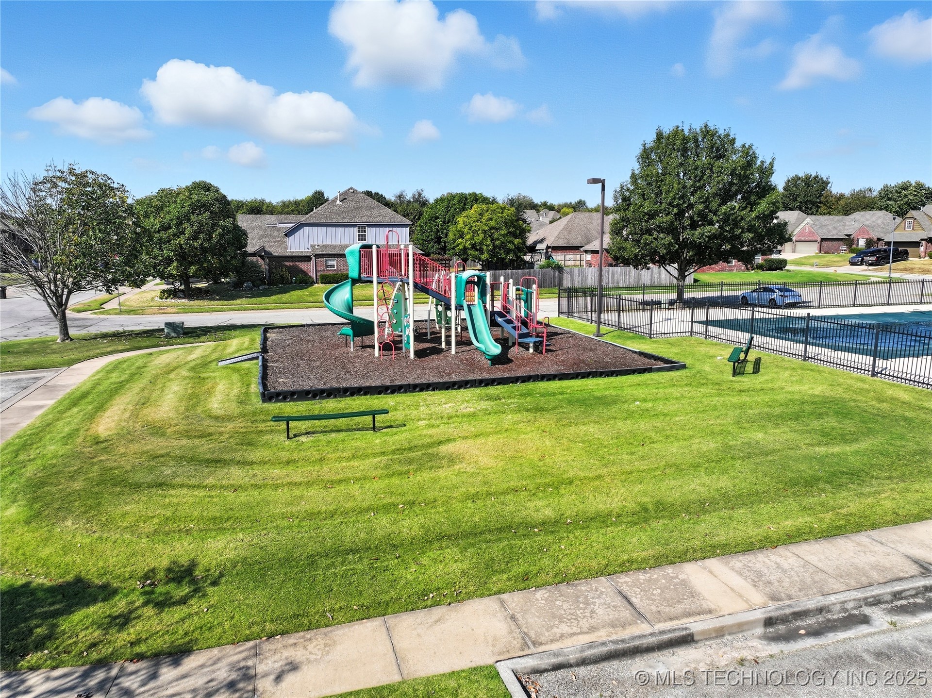 2713 W Quinton Street Property Photo 31