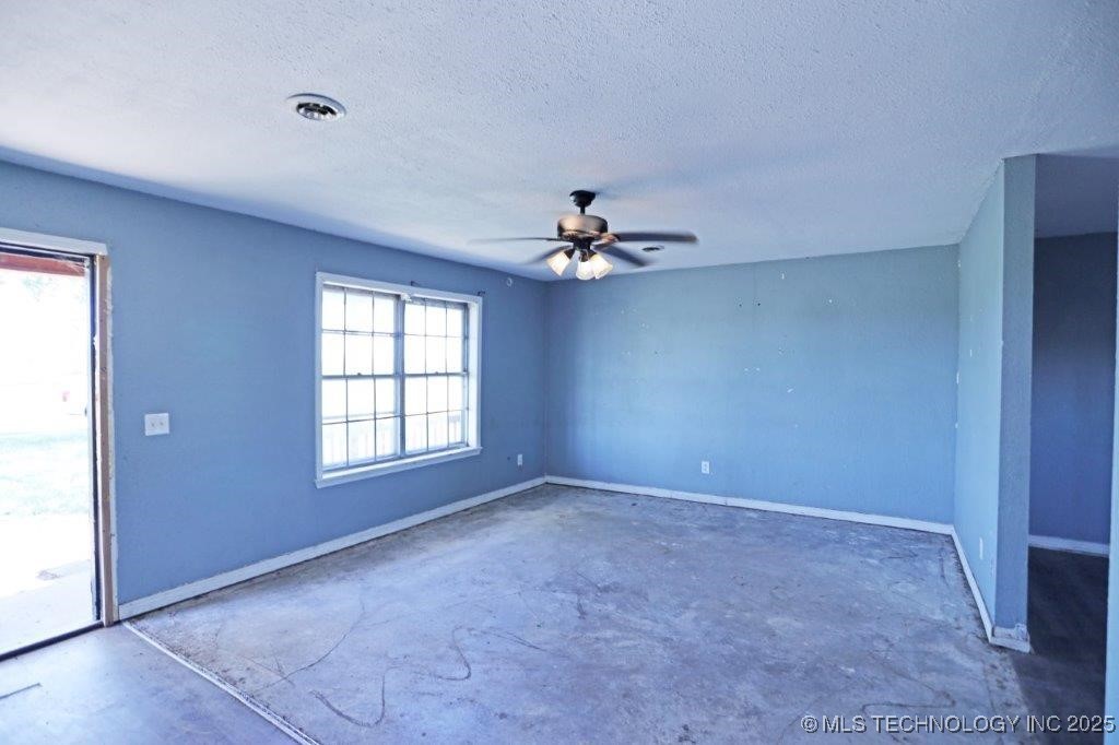 11784 Linn Road Property Photo 5